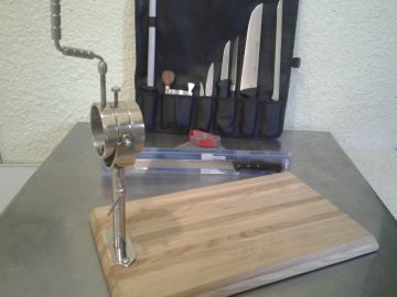 Хамонера с ножом