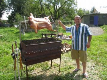 Поросёнок жаренный на вертеле